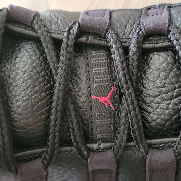 Nike Air Jordan 11 Retro 72-10 - Picture 10 of 13